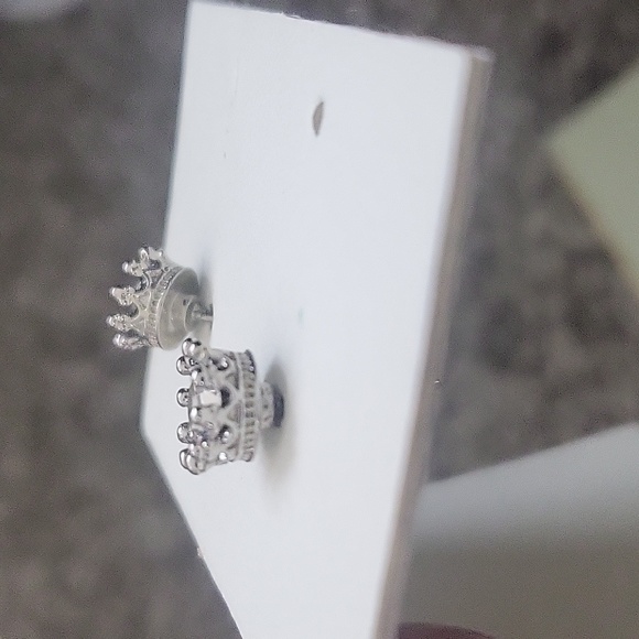 Crown studs - Picture 2 of 3